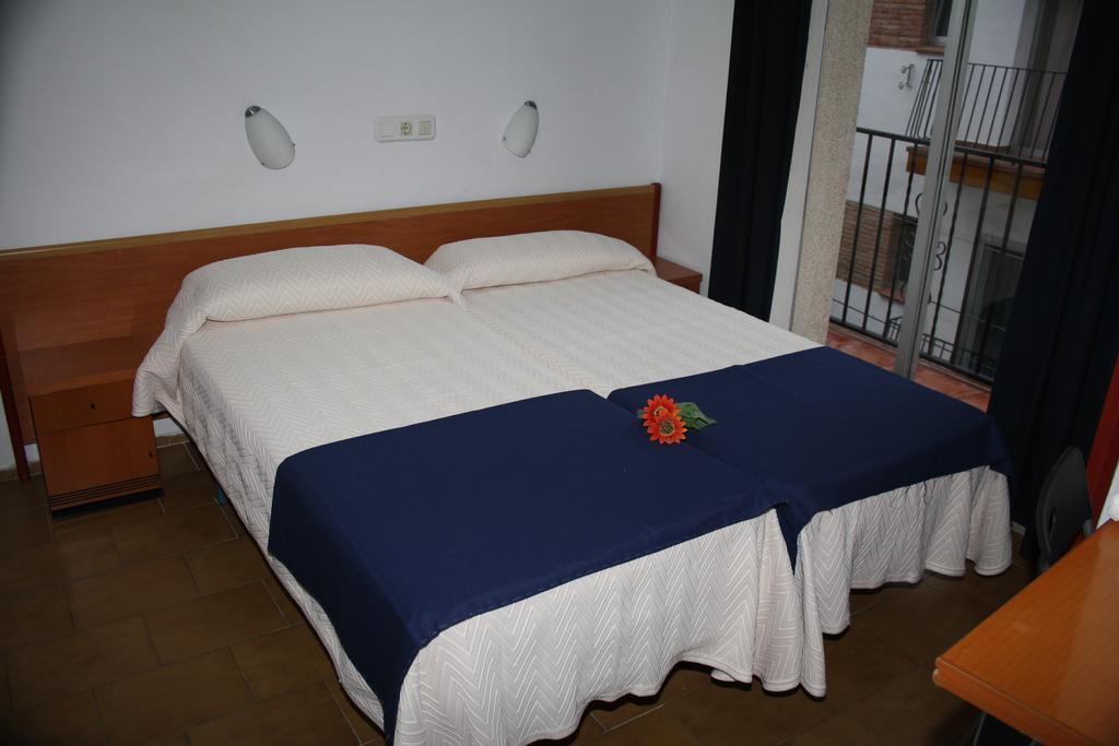 Hostal Sant Jordi Tossa de Mar Pokoj fotografie